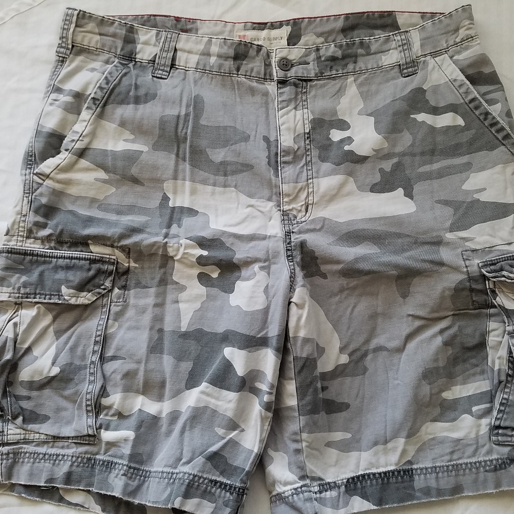 Men's Old Navy Grey Camo Cargo Shorts Size 40